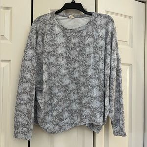 ⭐️EUC - Peach Love California -Grey & Blue Blouse with Kangaroo Pocket Womans XL